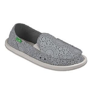 Sanuk Donna Crochet gray lace slip on sidewalk surfer 1015911 size 6 like new